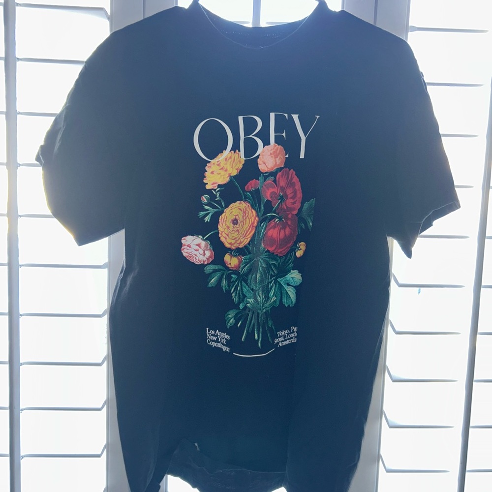 basic graphic tshirt